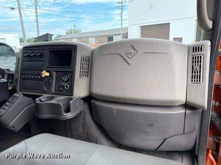 image for item FB5942 2009 International WorkStar 7400 dump truck