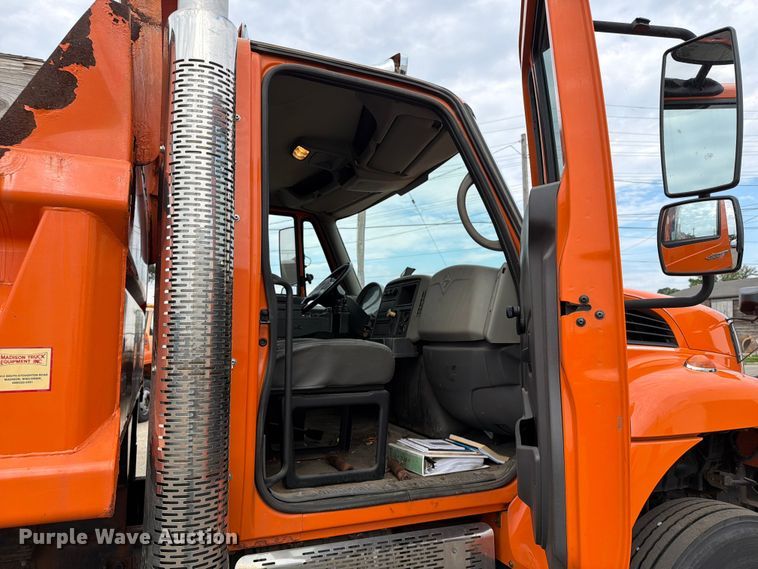 image for item FB5942 2009 International WorkStar 7400 dump truck