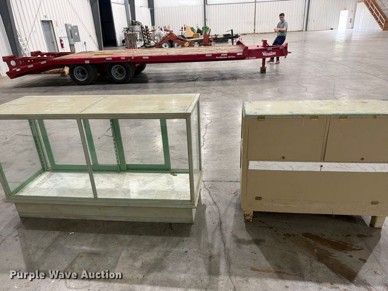 image for item FC3289 (2) display cases