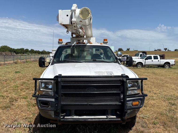 image for item FC4200 2003 Ford F550 bucket truck