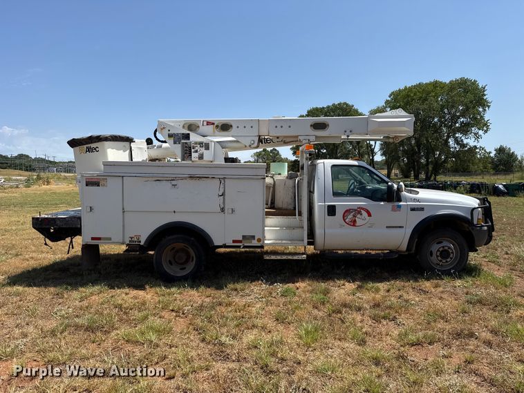 image for item FC4200 2003 Ford F550 bucket truck