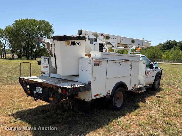 image for item FC4200 2003 Ford F550 bucket truck