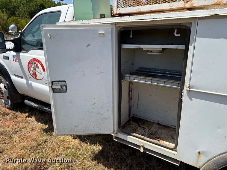 image for item FC4200 2003 Ford F550 bucket truck