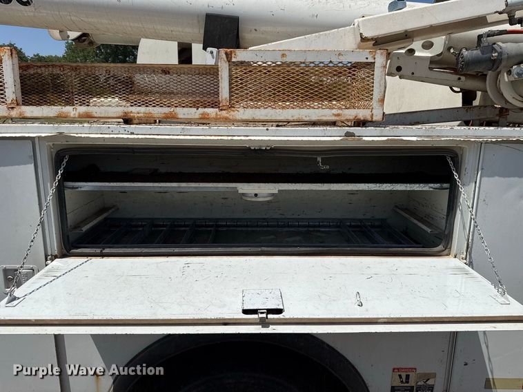 image for item FC4200 2003 Ford F550 bucket truck