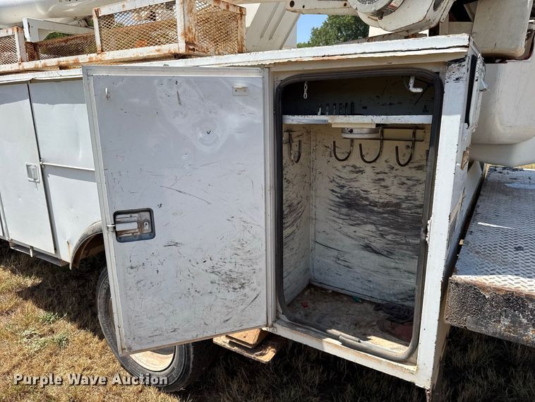 image for item FC4200 2003 Ford F550 bucket truck