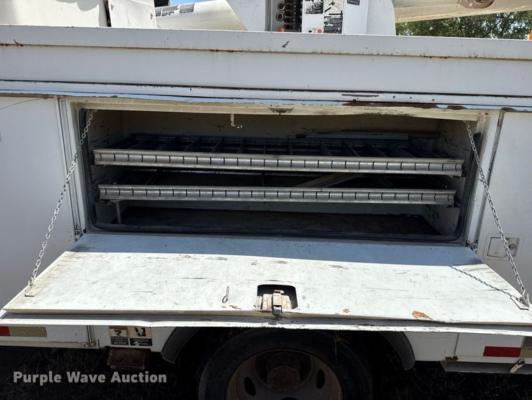 image for item FC4200 2003 Ford F550 bucket truck