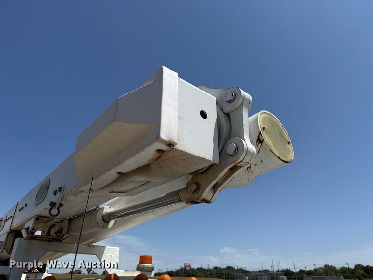 image for item FC4200 2003 Ford F550 bucket truck