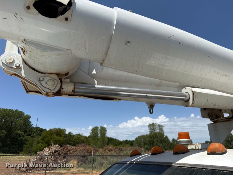 image for item FC4200 2003 Ford F550 bucket truck