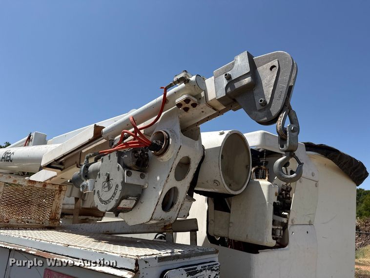 image for item FC4200 2003 Ford F550 bucket truck