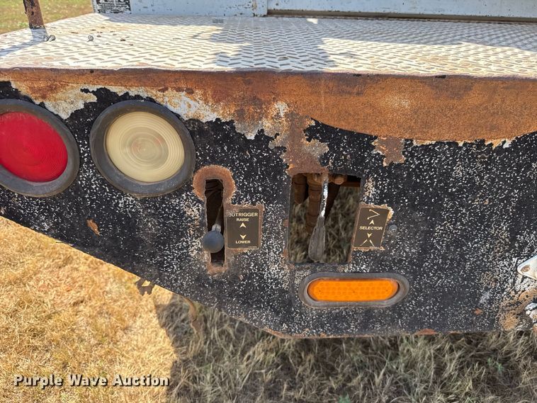 image for item FC4200 2003 Ford F550 bucket truck