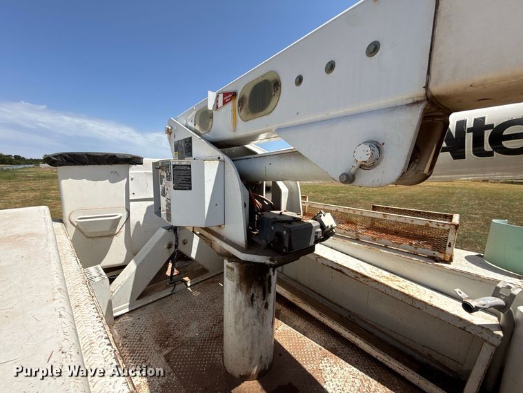 image for item FC4200 2003 Ford F550 bucket truck