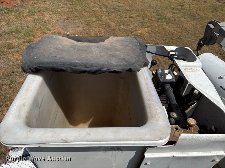 image for item FC4200 2003 Ford F550 bucket truck