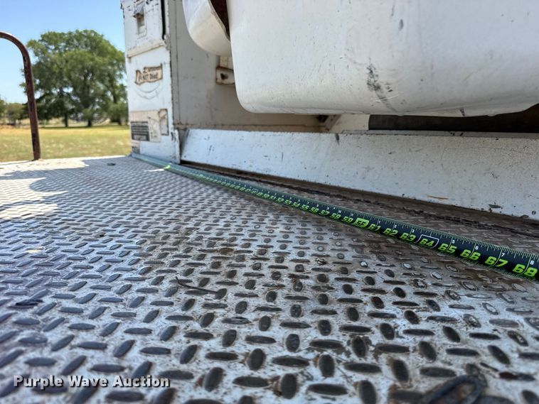 image for item FC4200 2003 Ford F550 bucket truck