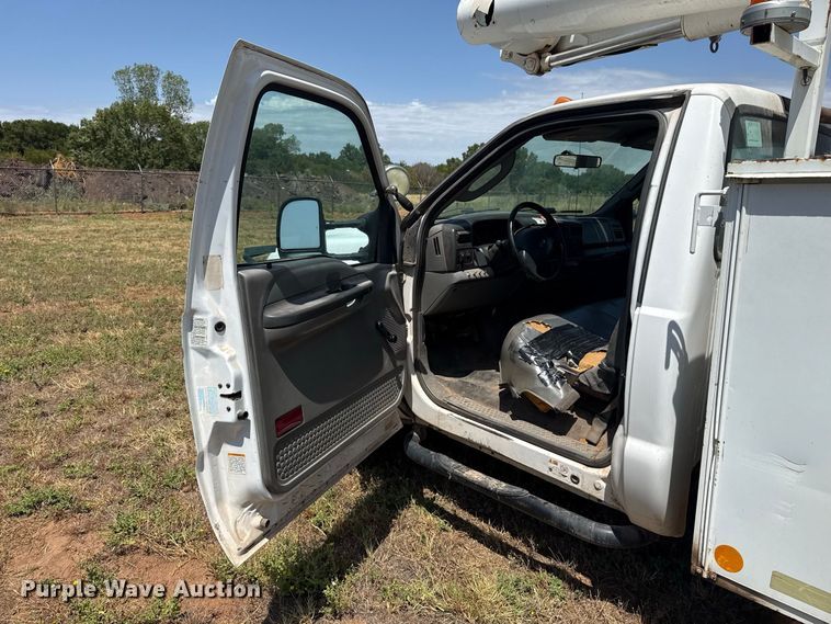 image for item FC4200 2003 Ford F550 bucket truck