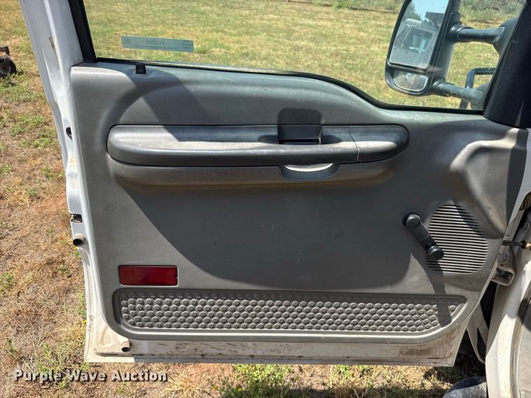 image for item FC4200 2003 Ford F550 bucket truck