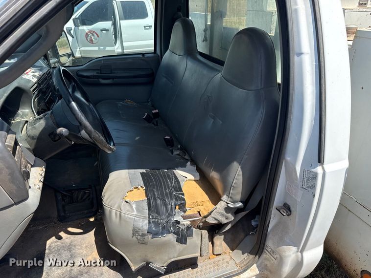 image for item FC4200 2003 Ford F550 bucket truck