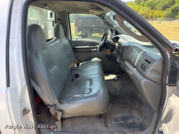 image for item FC4200 2003 Ford F550 bucket truck