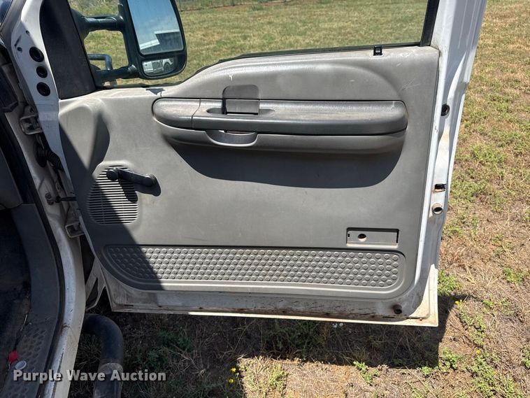 image for item FC4200 2003 Ford F550 bucket truck