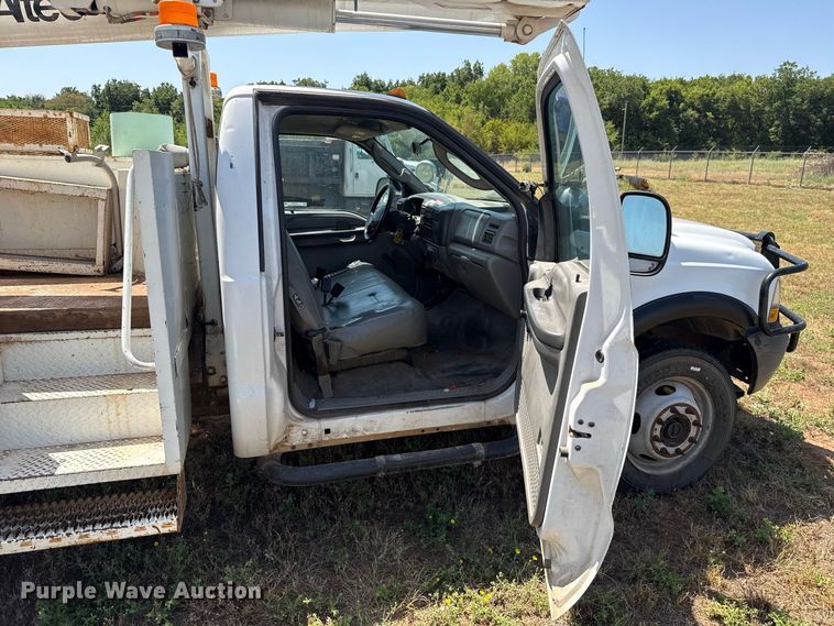 image for item FC4200 2003 Ford F550 bucket truck