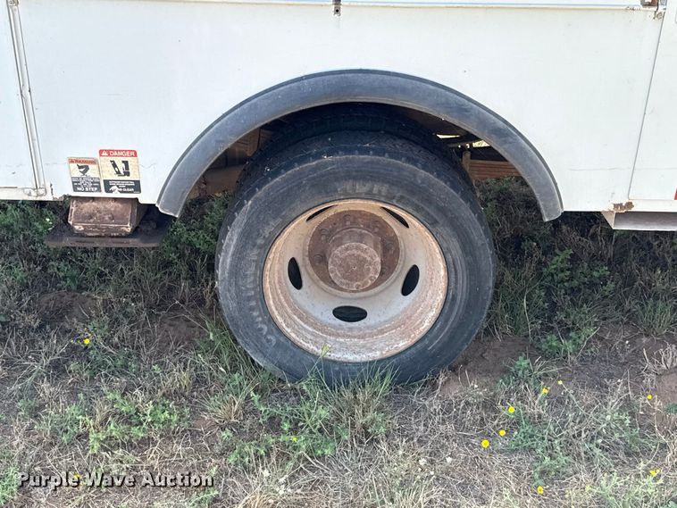 image for item FC4200 2003 Ford F550 bucket truck
