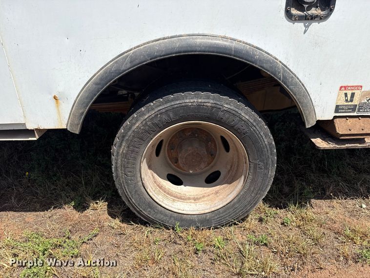 image for item FC4200 2003 Ford F550 bucket truck