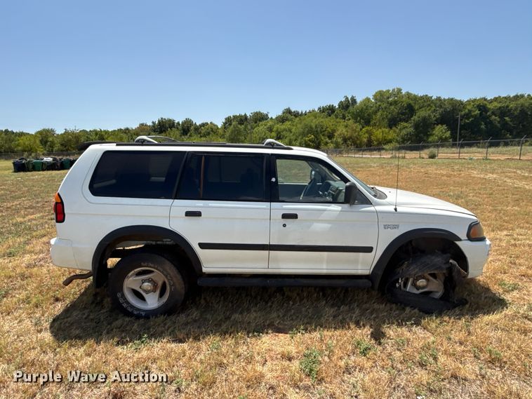 image for item FC4202 2000 Mitsubishi Montero Sport SUV