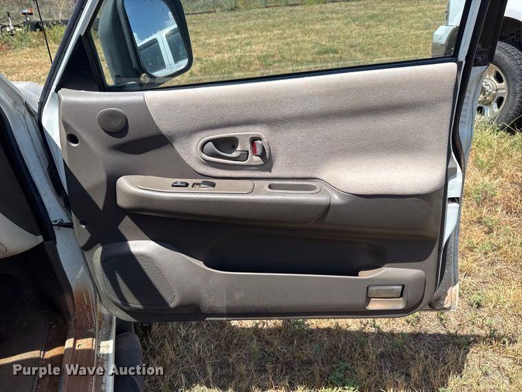 image for item FC4202 2000 Mitsubishi Montero Sport SUV