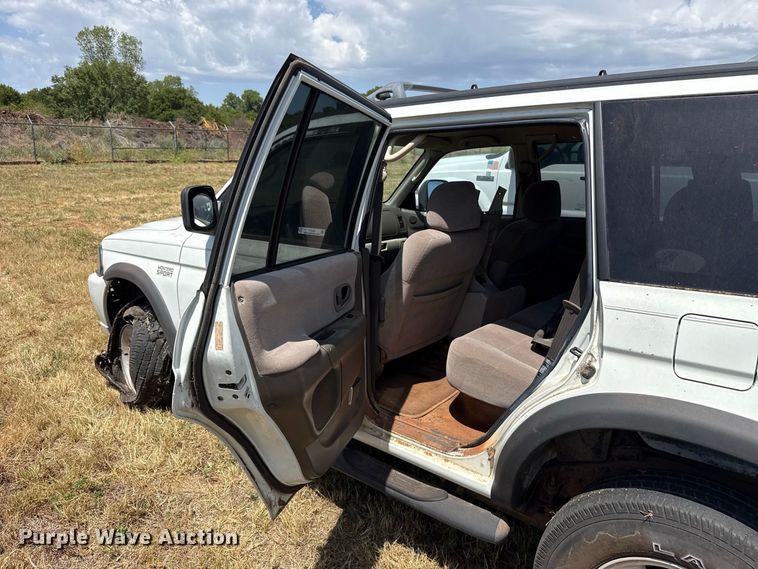 image for item FC4202 2000 Mitsubishi Montero Sport SUV
