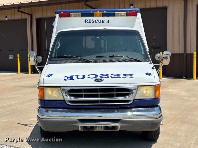 image for item FG0597 2002 Ford E450 Super Duty ambulance