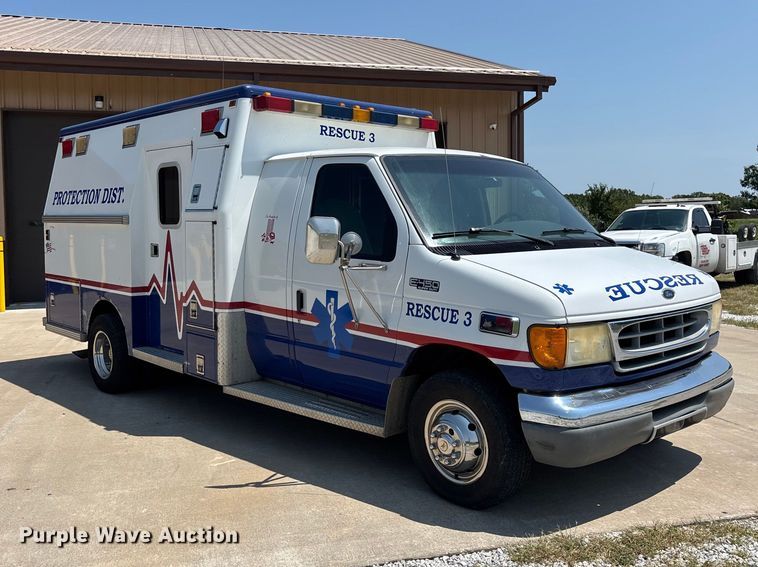 image for item FG0597 2002 Ford E450 Super Duty ambulance
