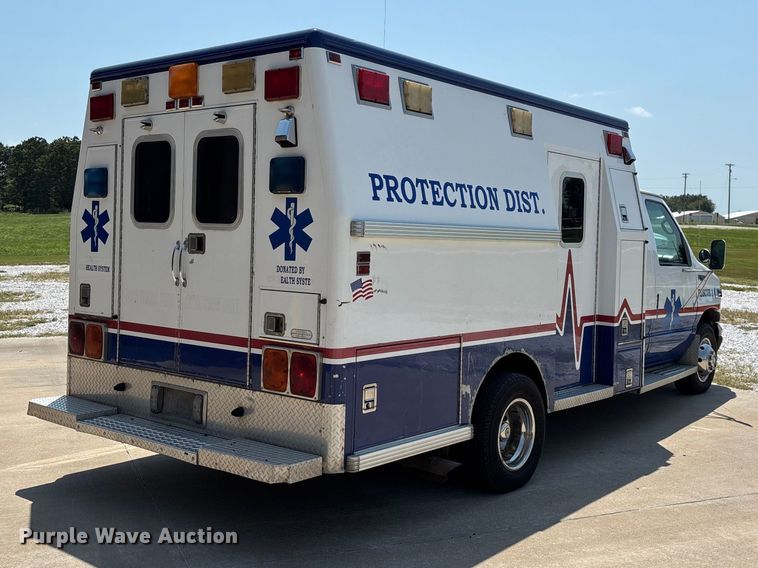 image for item FG0597 2002 Ford E450 Super Duty ambulance