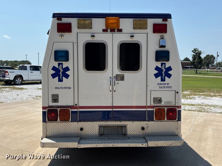 image for item FG0597 2002 Ford E450 Super Duty ambulance