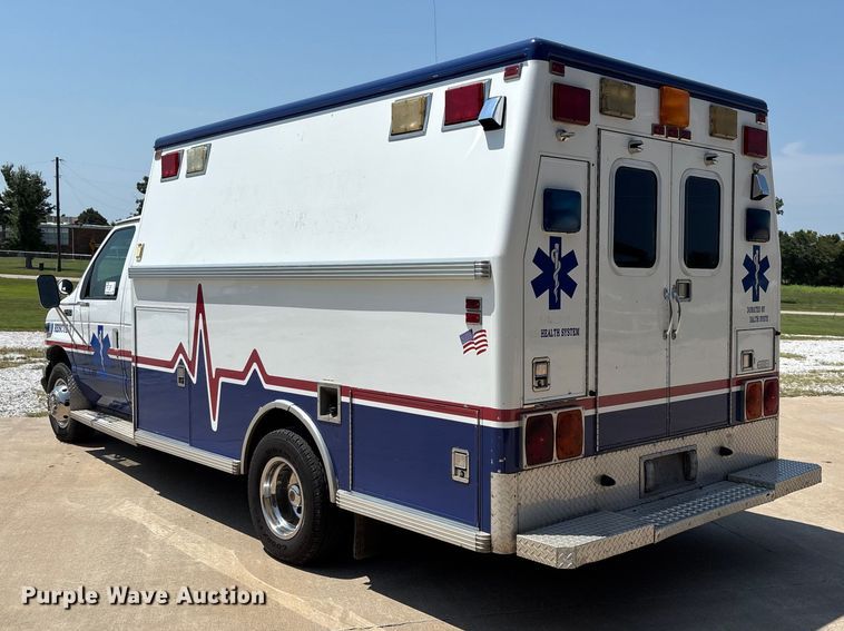 image for item FG0597 2002 Ford E450 Super Duty ambulance