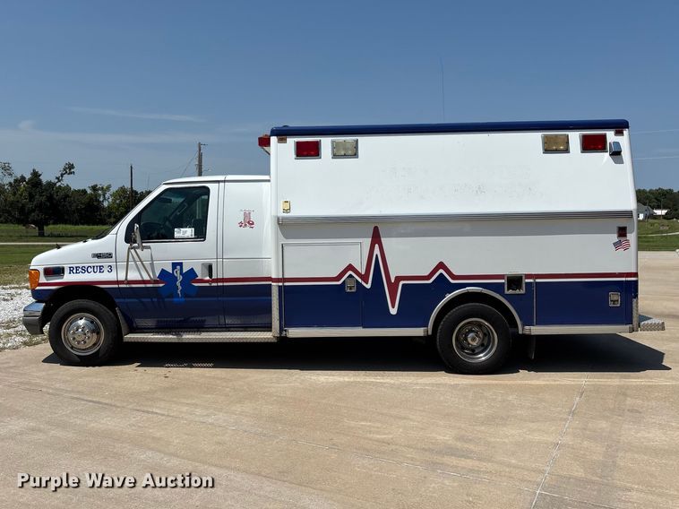 image for item FG0597 2002 Ford E450 Super Duty ambulance
