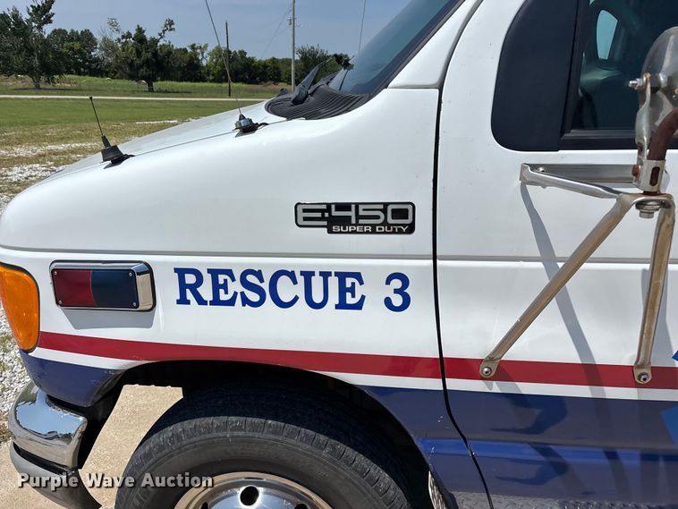 image for item FG0597 2002 Ford E450 Super Duty ambulance