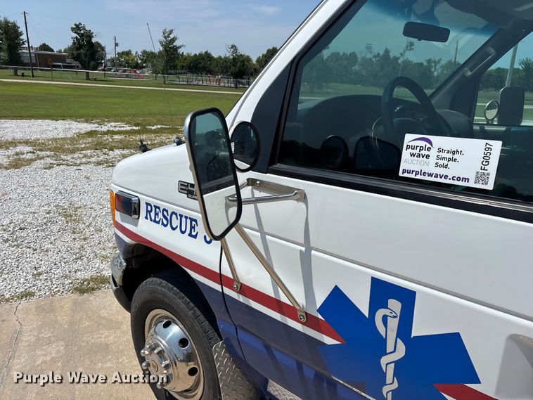 image for item FG0597 2002 Ford E450 Super Duty ambulance