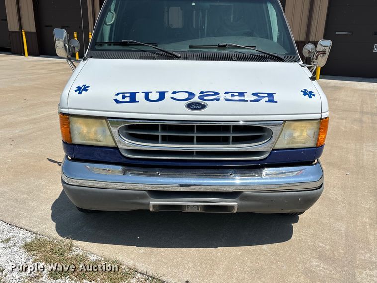 image for item FG0597 2002 Ford E450 Super Duty ambulance