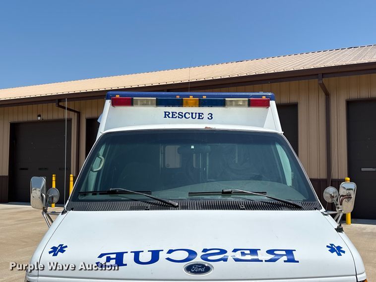 image for item FG0597 2002 Ford E450 Super Duty ambulance