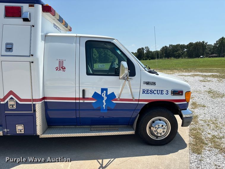 image for item FG0597 2002 Ford E450 Super Duty ambulance