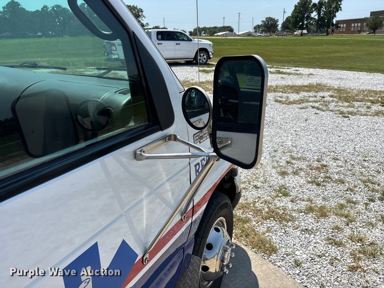 image for item FG0597 2002 Ford E450 Super Duty ambulance