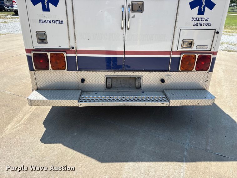 image for item FG0597 2002 Ford E450 Super Duty ambulance