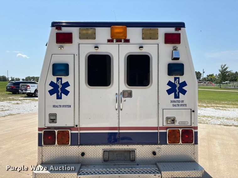 image for item FG0597 2002 Ford E450 Super Duty ambulance