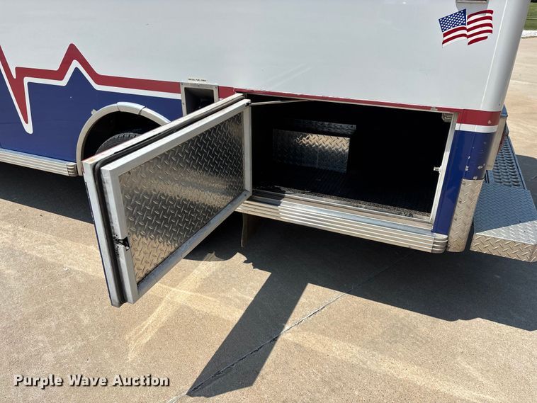 image for item FG0597 2002 Ford E450 Super Duty ambulance
