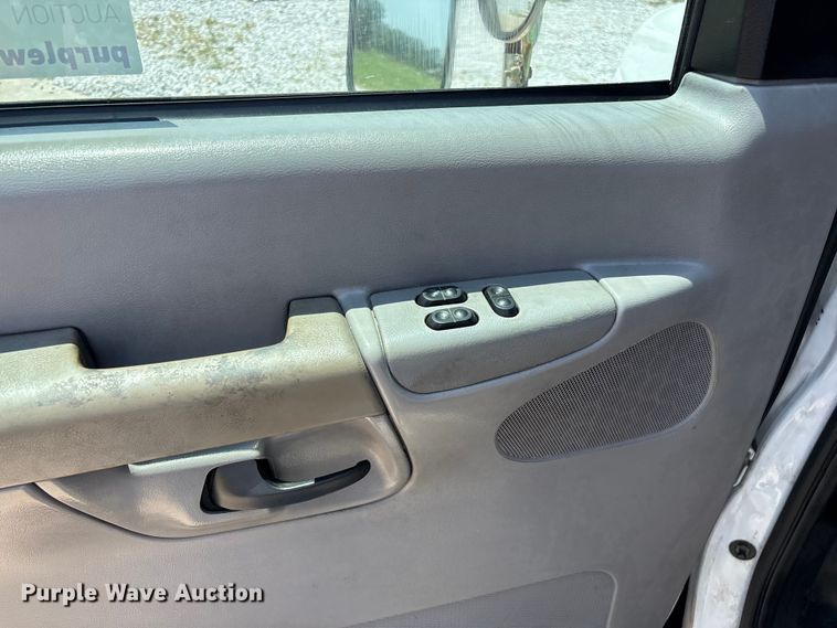 image for item FG0597 2002 Ford E450 Super Duty ambulance