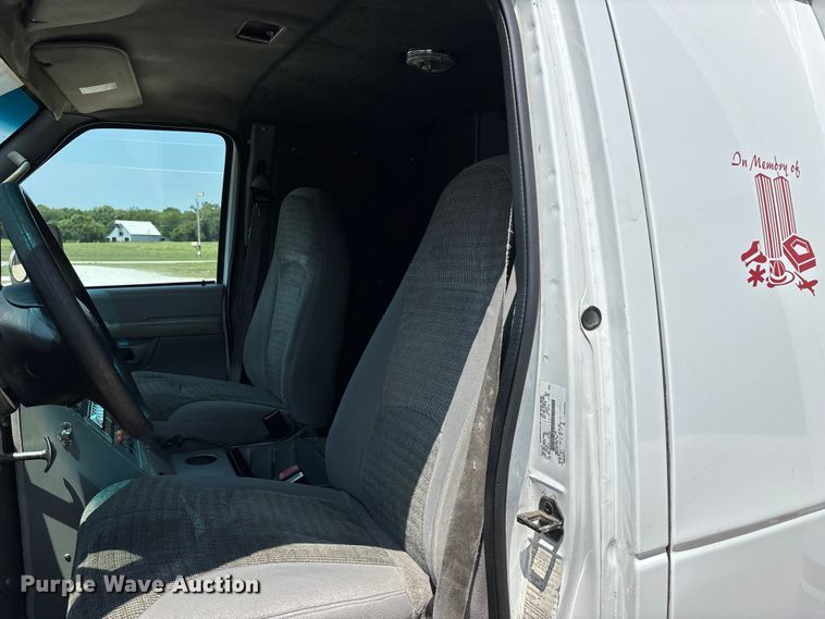 image for item FG0597 2002 Ford E450 Super Duty ambulance