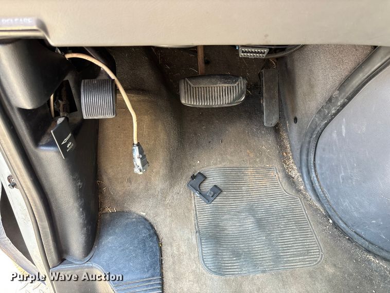 image for item FG0597 2002 Ford E450 Super Duty ambulance