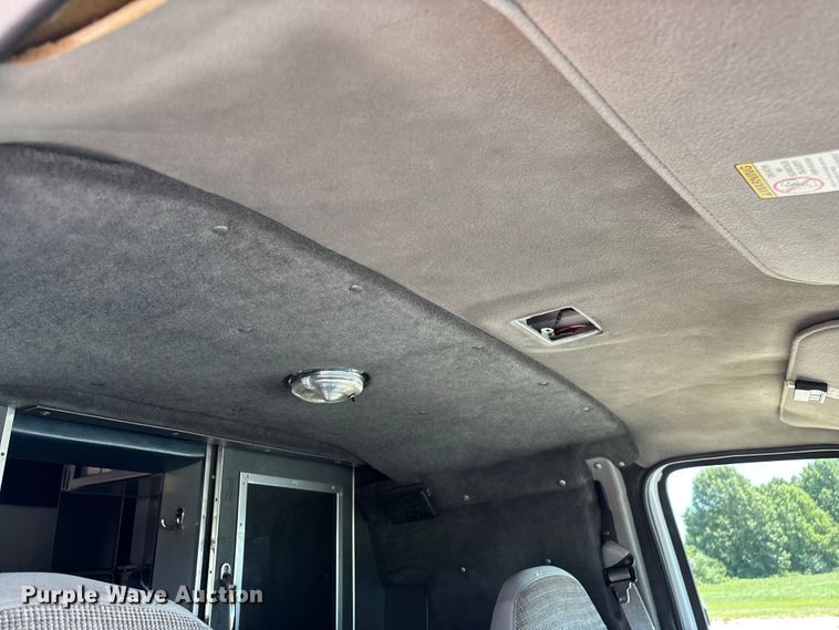 image for item FG0597 2002 Ford E450 Super Duty ambulance