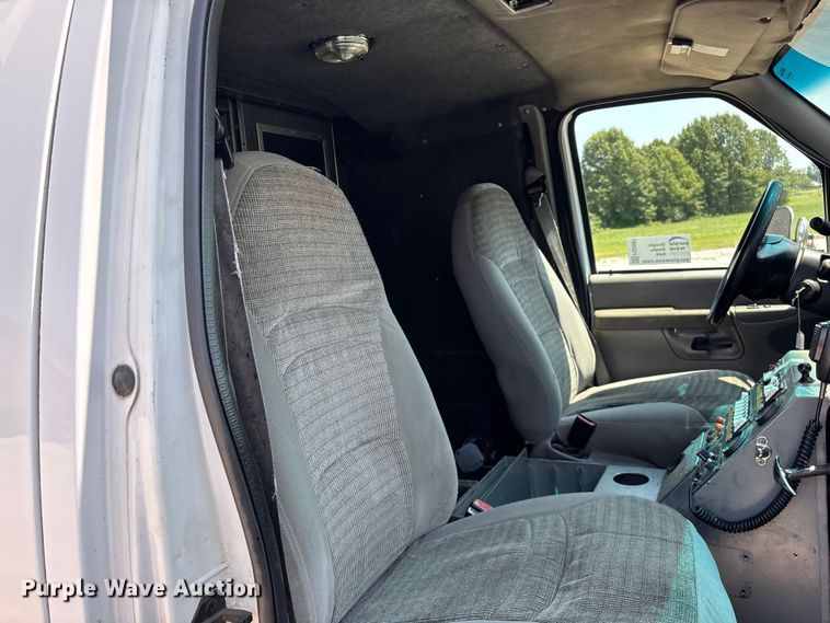 image for item FG0597 2002 Ford E450 Super Duty ambulance