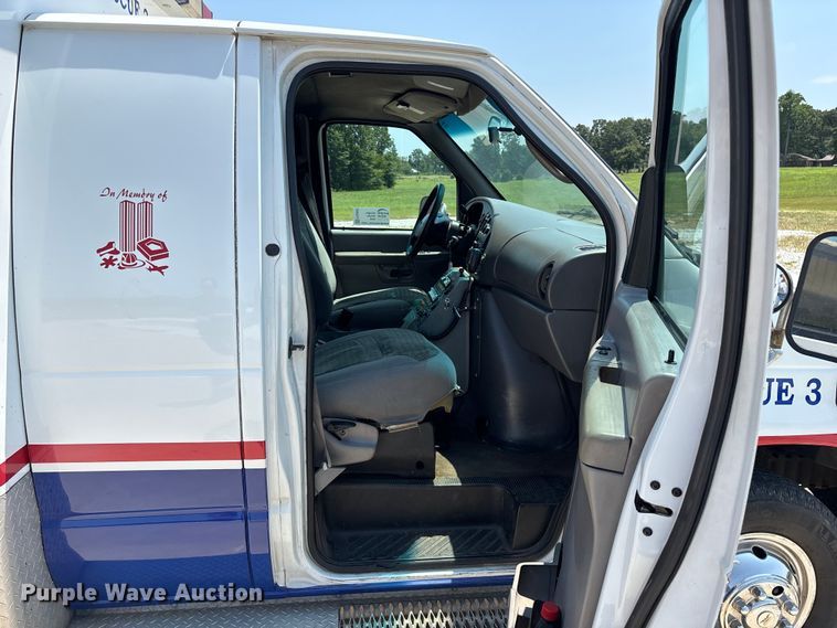 image for item FG0597 2002 Ford E450 Super Duty ambulance