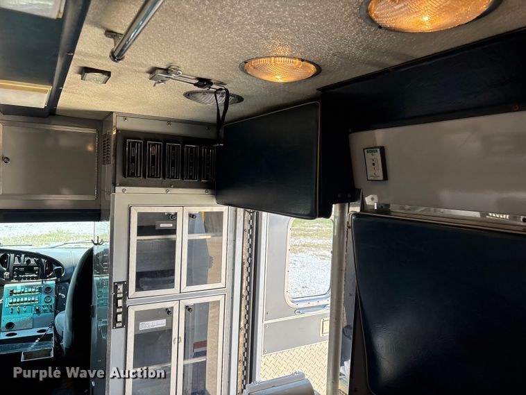 image for item FG0597 2002 Ford E450 Super Duty ambulance